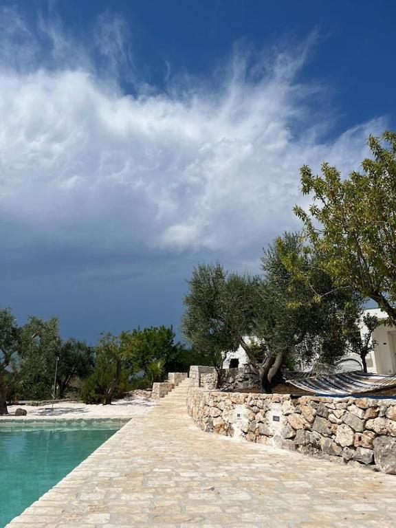 Casa Giuliveto - Charmantes Ferienhaus Mit Privatpool In Olivenhain Ostuni Eksteriør billede