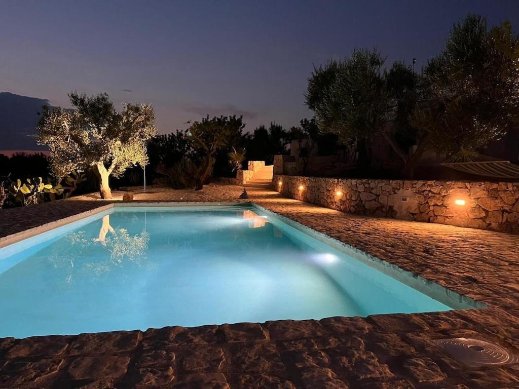 Casa Giuliveto - Charmantes Ferienhaus Mit Privatpool In Olivenhain Ostuni Eksteriør billede