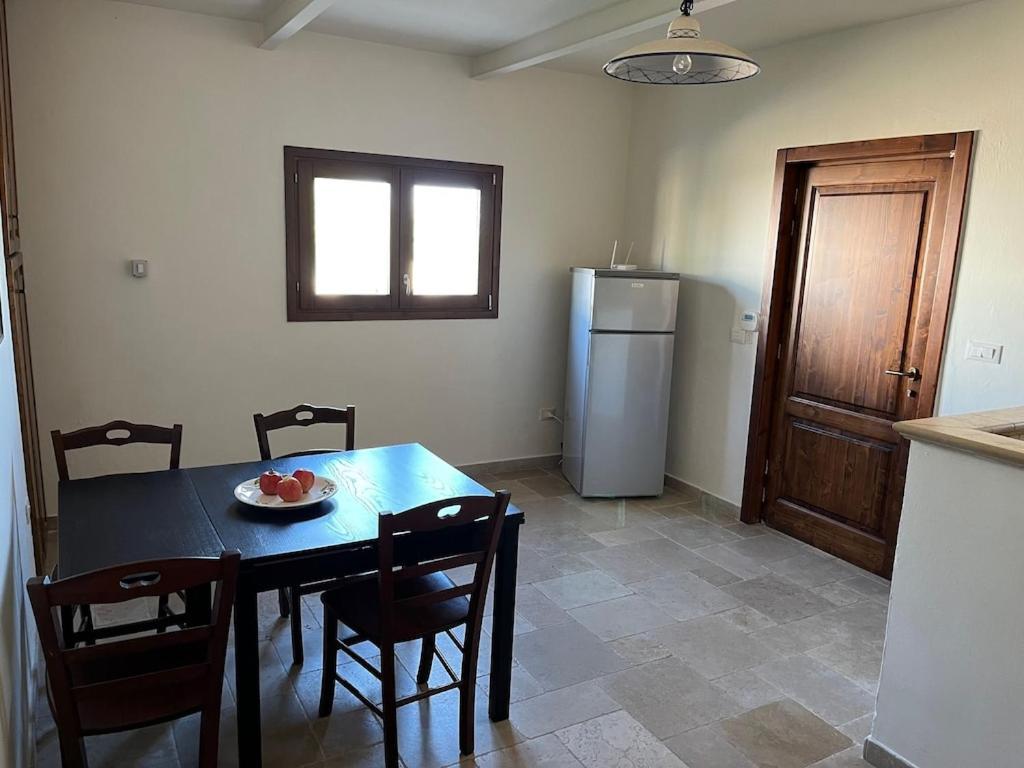 Casa Giuliveto - Charmantes Ferienhaus Mit Privatpool In Olivenhain Ostuni Eksteriør billede